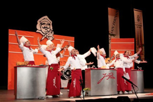 La chirigota ganadora de Cádiz y la murga vencedora en Badajoz estarán en el Carnaval Chico moralo