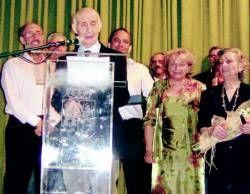 El Ayuntamiento de Arroyo de la Luz homenajea al escritor Antonio Refolio a sus 82 años de edad