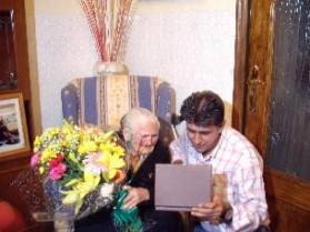 El Ayuntamiento de Miajadas homenajea a sus dos vecinos que cumplen 100 años de edad en el 2007
