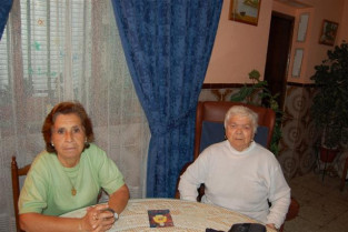 Denuncian al alcalde de Madrigalejo por castigar a una anciana diabética sin comer en los pisos tutelados