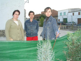 La Ampa del colegio Entrecanales de Holguera critica las deficiencias que existen en el patio escolar