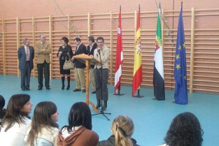 El instituto de Secundaria Vía de la Plata de Casar de Cáceres inaugura el primer gimnasio y una cafetería