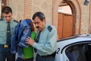 Sale de prisión la mujer que apuñaló a su compañero sentimental y pegó a dos profesores en Navalmoral