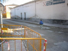 Un turismo atropella junto a la vía del tren de Navalmoral de la Mata a un ciclista de 81 años que resulta herido grave