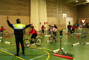Unos 300 alumnos de Primaria de colegios de Miajadas participan en una campaña de educación vial