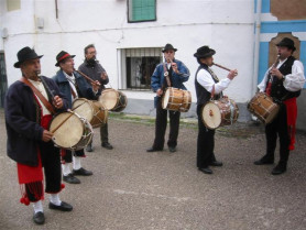 Unos 40 tamborileros de Extremadura participarán el sábado en un pasacalles en el municipio de Valdefuentes