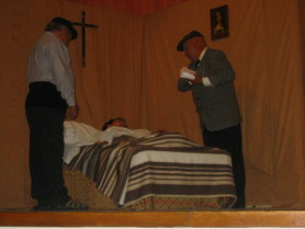 El grupo de teatro Aosta ha representado recientemente en el municipio de Aliseda la obra de El Embargo