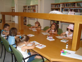 La Biblioteca Municipal Pública de Valencia de Alcántara imparte talleres para niños en el verano