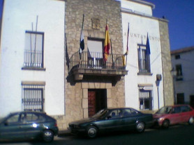 El cese del segundo teniente de alcalde de Moraleja enfrenta a Partido Popular y Partido Socialista