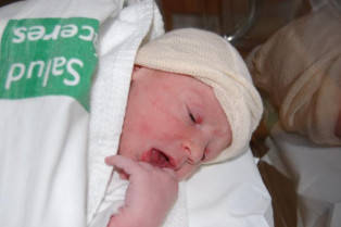 Crece de nuevo la familia de Radio Interior con Pelayo Campos, hijo de Isidoro Campos y Mónica Pascual