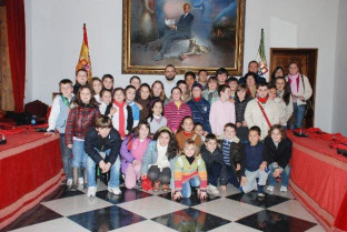 40 estudiantes de Montánchez visitan la Diputación de Cáceres para conocer su funcionamiento