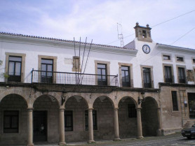 El consistorio de Valencia de Alcántara modifica las bases reguladoras de la bolsa de empleo municipal