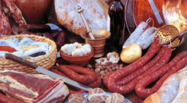 Santiago de Alcántara celebra este sábado una degustación de productos típicos derivados del cerdo