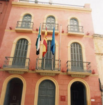 Precintan cinco viviendas tras derrumbarse una pared  por las obras el Museo de Bellas Artes pacense