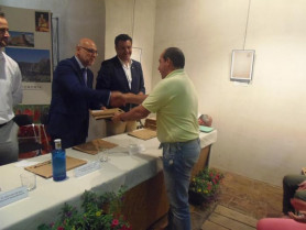 Echávarri entrega 28 contratos de ayudas en Coria y destaca la gran labor de los Grupos de Acción Local
