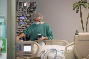 Los hospitales de Cáceres y Mérida son los que más pacientes infectados por coronavirus tienen en la UCI
