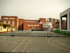 Un incendio en el colegio Maristas de Badajoz obliga a evacuar a todo el alumnado