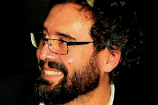 Sobre el muro de Adif en Navalmoral y la central nuclear de Almaraz