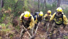 Sigue activo el nivel 1 en el incendio forestal de Arroyomolinos tras una noche de intensos trabajos