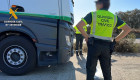Herido grave el conductor de un camión tras una salida de vía en la EX-112
