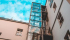 Plasencia abarata las tasas para instalar ascensores exteriores en edificios antiguos