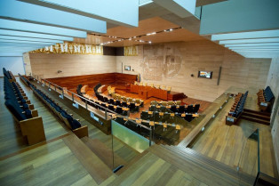 El Debate sobre el Estado de la Región enfrenta por primera vez a María Guardiola con Miguel Ángel Gallardo