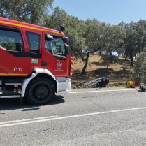 Dos personas graves tras quedar atrapadas en un choque frontal cerca de Badajoz