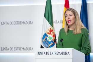 Sigue en la UCI la presidenta María Guardiola tras sufrir una sepsis después de una cirugía
