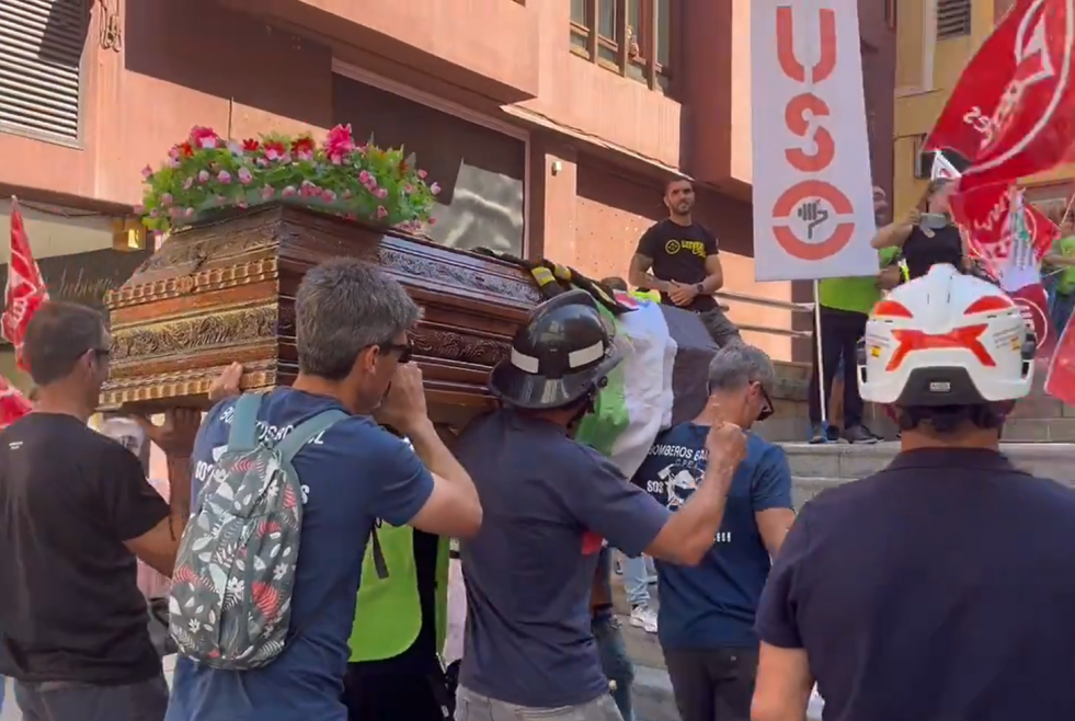 Los bomberos de Badajoz protestan por falta de personal y exigen medidas de seguridad laboral