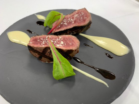 Recetas elaboradas por el restaurante Versátil promocionan la gastronomía extremeña en Bruselas