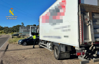Un camionero se enfrenta a pena de prisión al ser sorprendido conduciendo drogado y usando el móvil