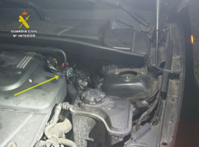 Detienen a un conductor sorprendido en la A-66 con speed y hachís ocultos en el motor del coche