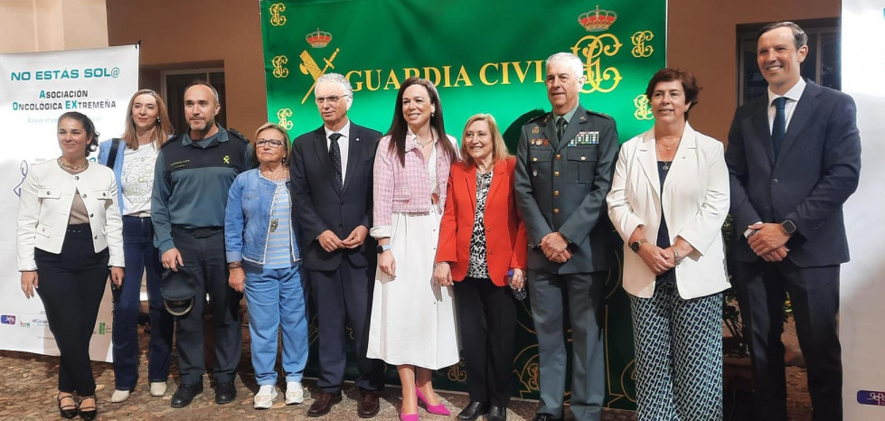 La Guardia Civil celebra un desayuno solidario en Badajoz por su 182 aniversario