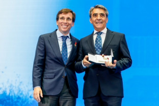 Madrid reconoce la labor del ganadero Victorino Martín y del fallecido Jesús Garzón