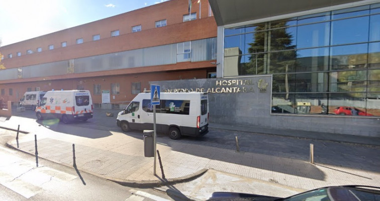 Un hombre intoxicado tras un incendio en el Club de Golf de Cáceres