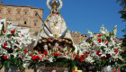 Procesión, besamanos y mantos: así es la Bajada de la Virgen de la Montaña en Cáceres