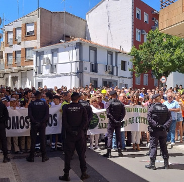 Zamora guarda silencio por las víctimas del atentado de Barcelona 