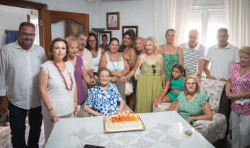 María Gijón Vadillo, a sus 102 años, recibe el escudo de Mérida