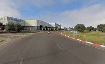 Un turismo volcado paraliza el tráfico en los accesos a Badajoz