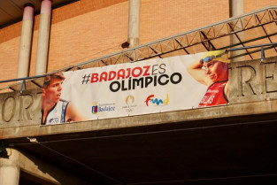 Badajoz rinde homenaje a sus deportistas olímpicos con espectáculo de luces