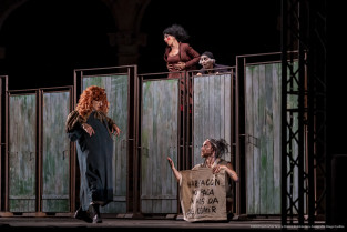 Un ‘avaro de Molière’, interpretado por Carmen Gallardo y con toques de cabaré, se cuela en Alcántara