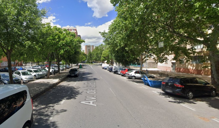 Accidente en Cáceres: un motorista herido tras colisionar con un turismo