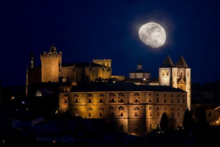 Cáceres amplía la iluminación de la Ciudad Monumental para llegar a todos los edificios