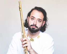 El flautista Stathis Karapanos protagonizará un concierto este viernes en Cáceres
