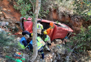 Herido un hombre en la salida de vía de un vehículo y precipitarse por un terraplén