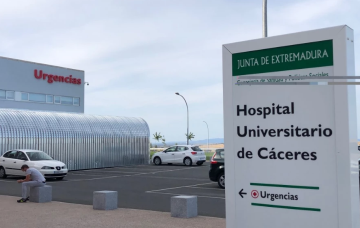 Un hombre resulta herido crítico tras caer a un foso en Cáceres mientras trabajaba