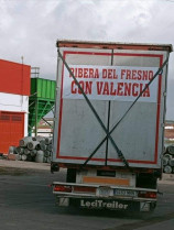 Un tráiler parte desde Ribera del Fresno a Alcácer en apoyo a los afectados por la Dana