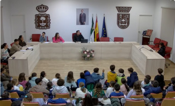 Escolares de Ribera del Fresno celebran el Día de la Constitución con plenos infantiles