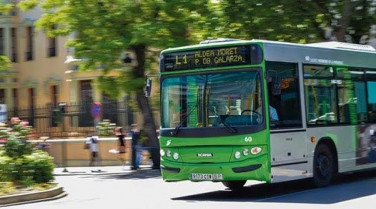 Los mayores de 65 años ya pueden viajar gratis en el bus urbano de Cáceres