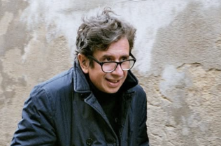 Gabino Diego subirá al escenario en Talayuela con una comedia sobre la crisis de los 50